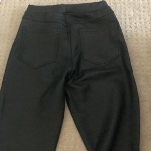 Warm Faux Leather Leggings with functional pockets